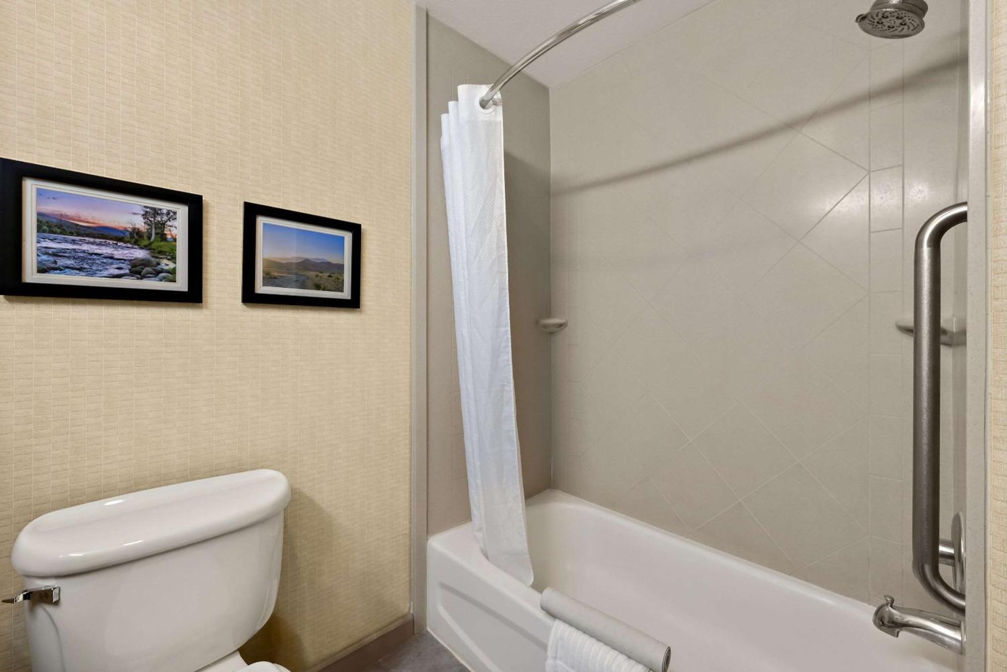 Comfort Inn & Suites Airport Convention Center Reno Zewnętrze zdjęcie