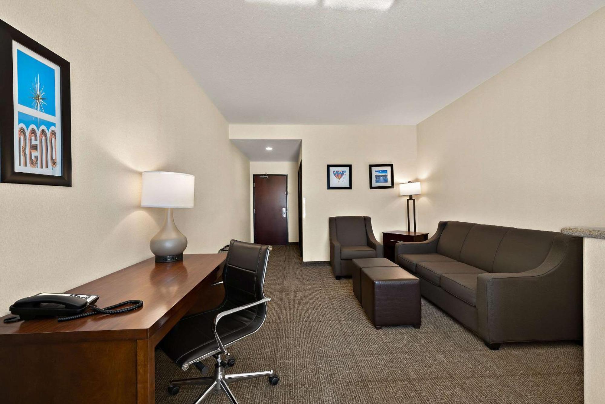 Comfort Inn & Suites Airport Convention Center Reno Zewnętrze zdjęcie