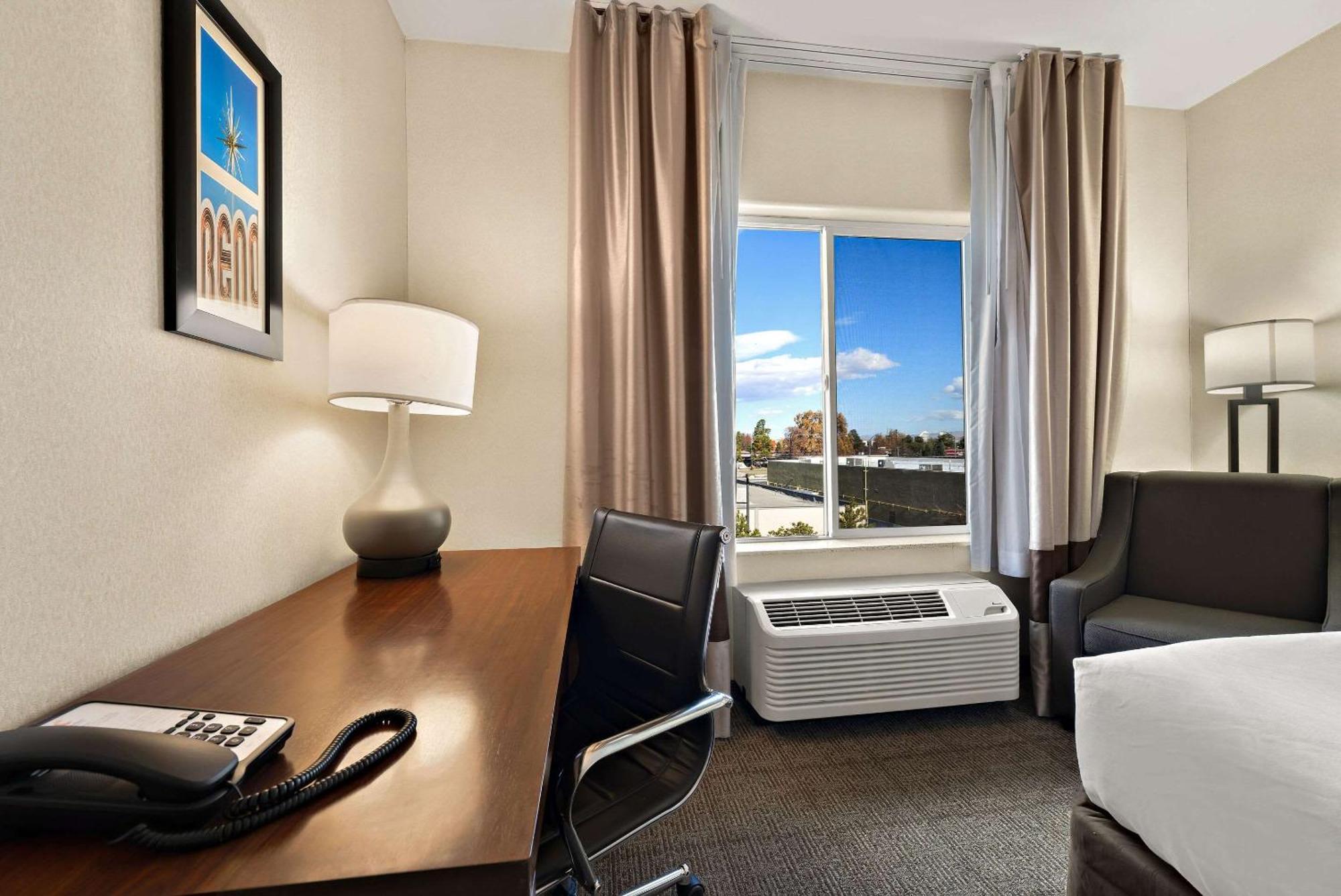 Comfort Inn & Suites Airport Convention Center Reno Zewnętrze zdjęcie